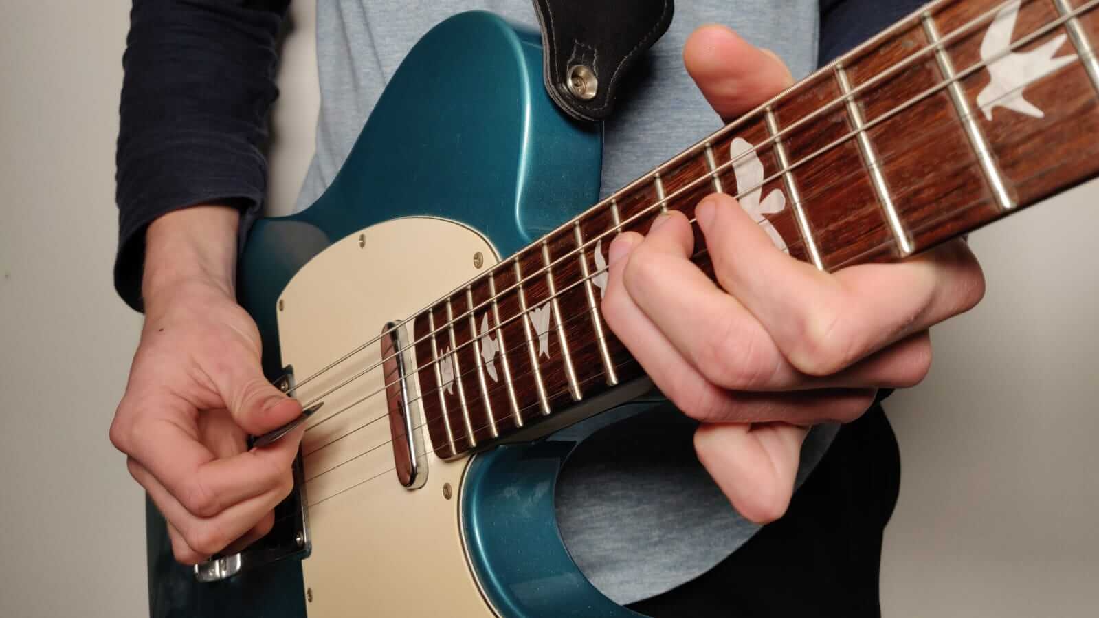 You are currently viewing How to Play Electric Guitar Notes for Beginners
