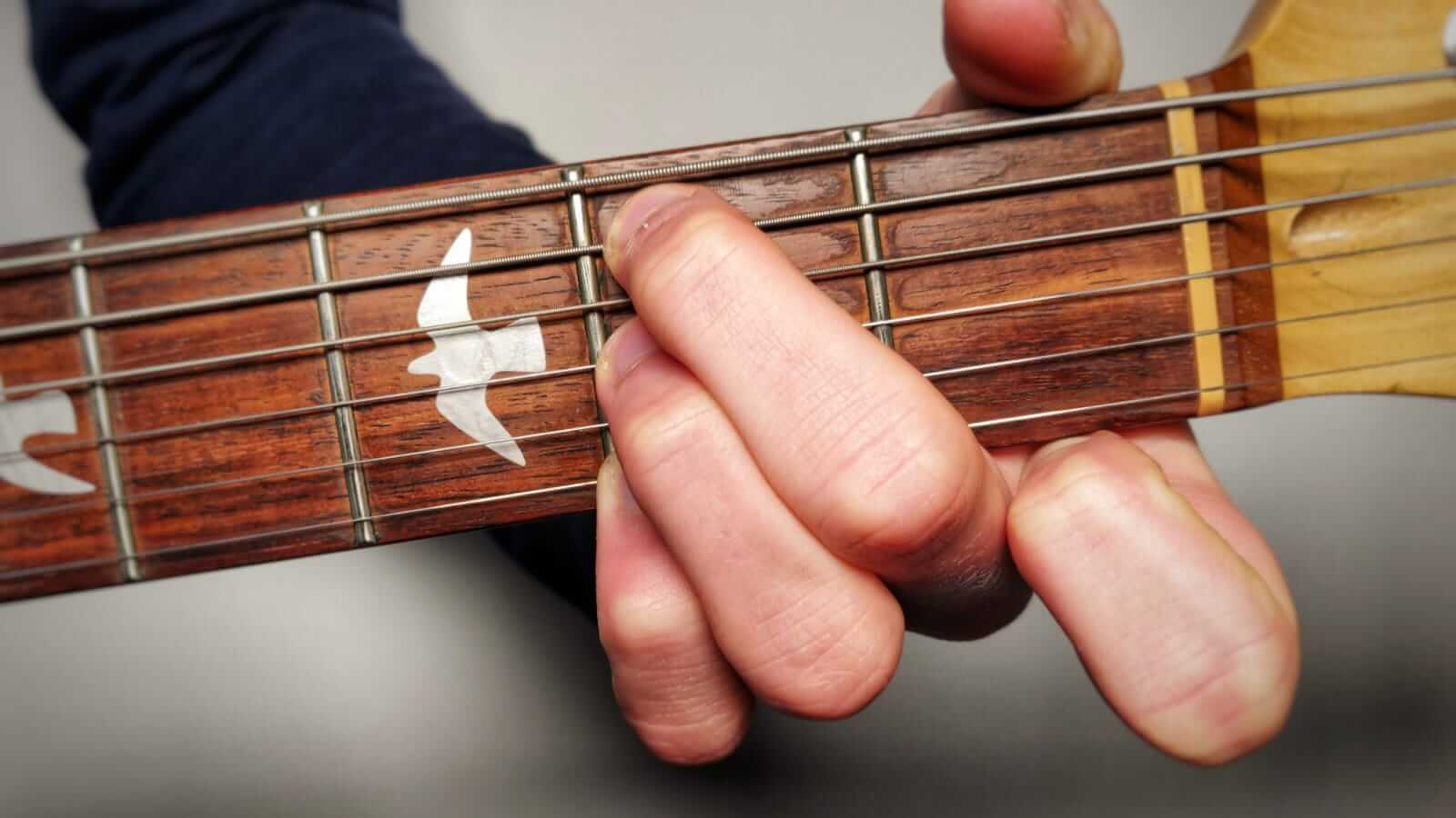 You are currently viewing How to Play a B Minor 7 Chord on Guitar