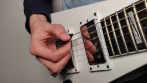 Read more about the article How to Palm Mute on Electric & Acoustic Guitar