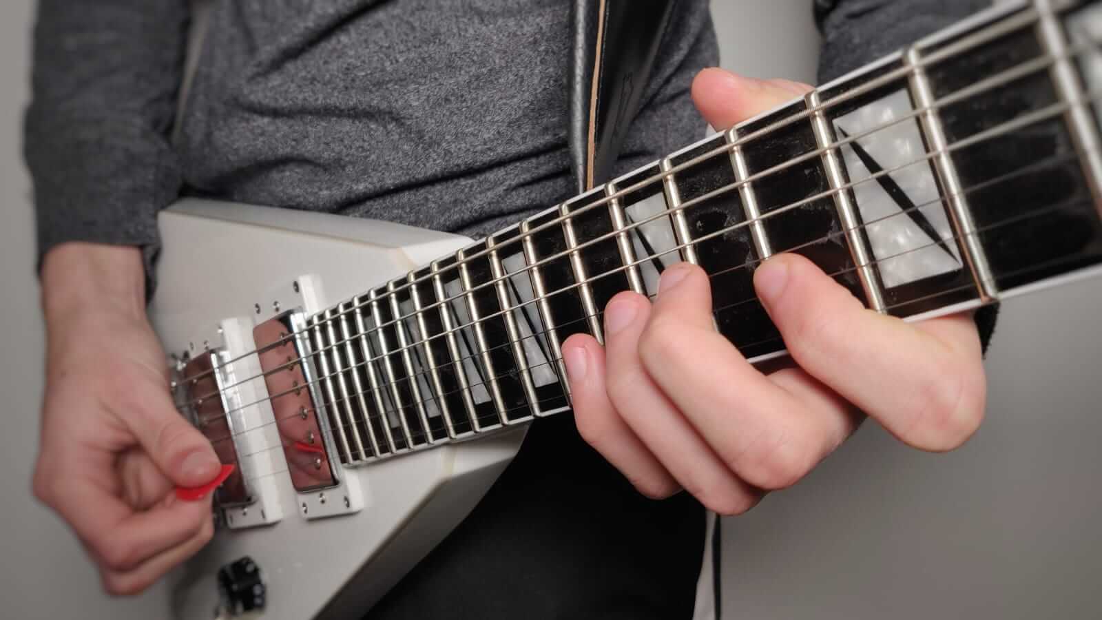 You are currently viewing How to Shred on Electric Guitar for Beginners