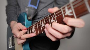 Read more about the article How to Tap on Acoustic & Electric Guitar